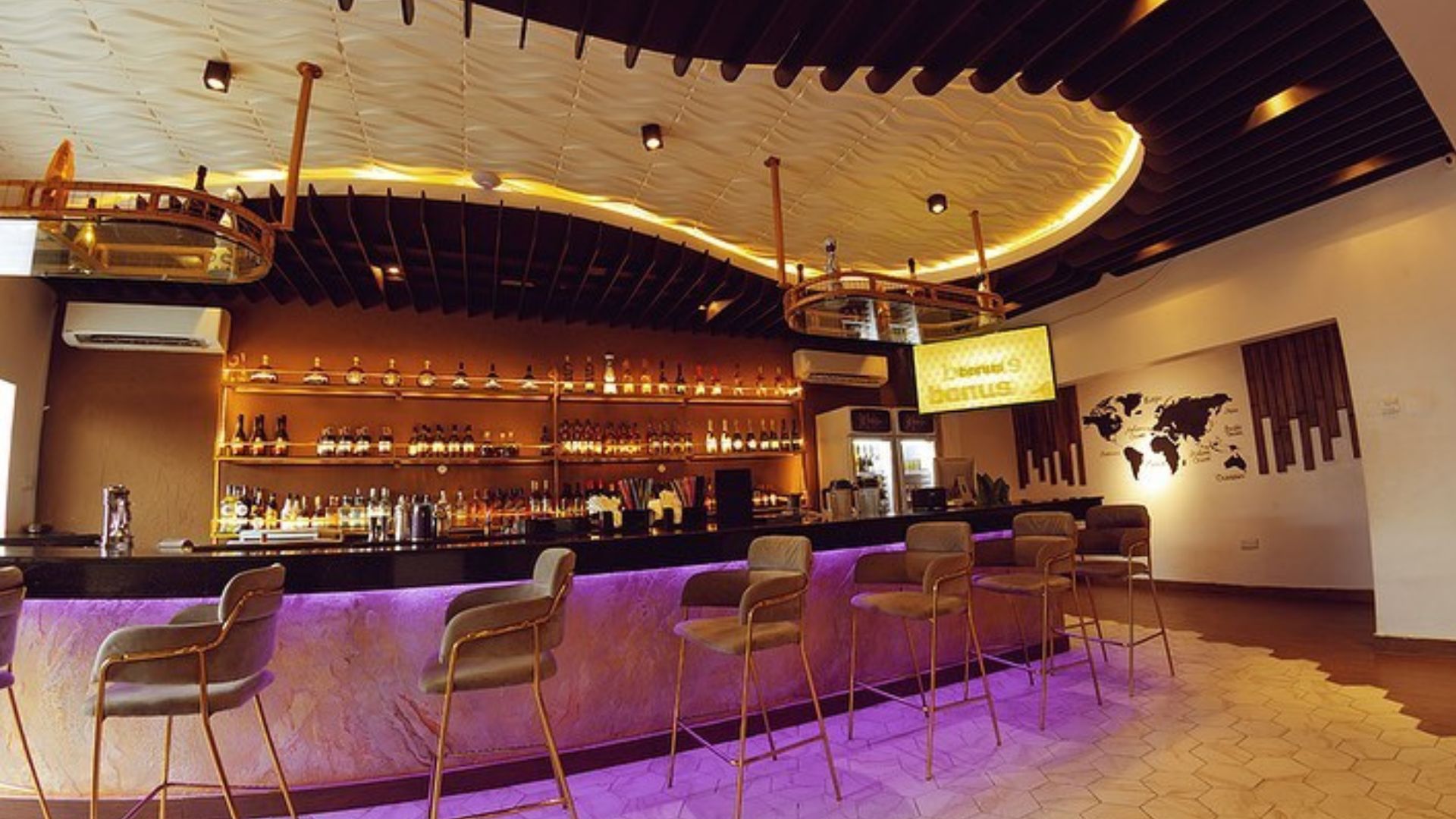 Medusa Lounge in Victoria Island